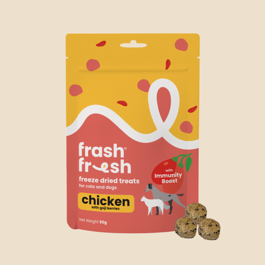 Frashfresh freeze-dried chicken treats for cats and dogs with immunity boost, 50g, with three brown meatballs.